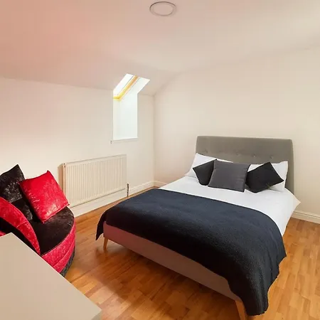 Modern 3-Bed Townhouse Manchester City Centre Free Parking-2